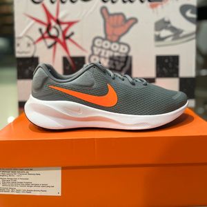 Nike M Revolution 7