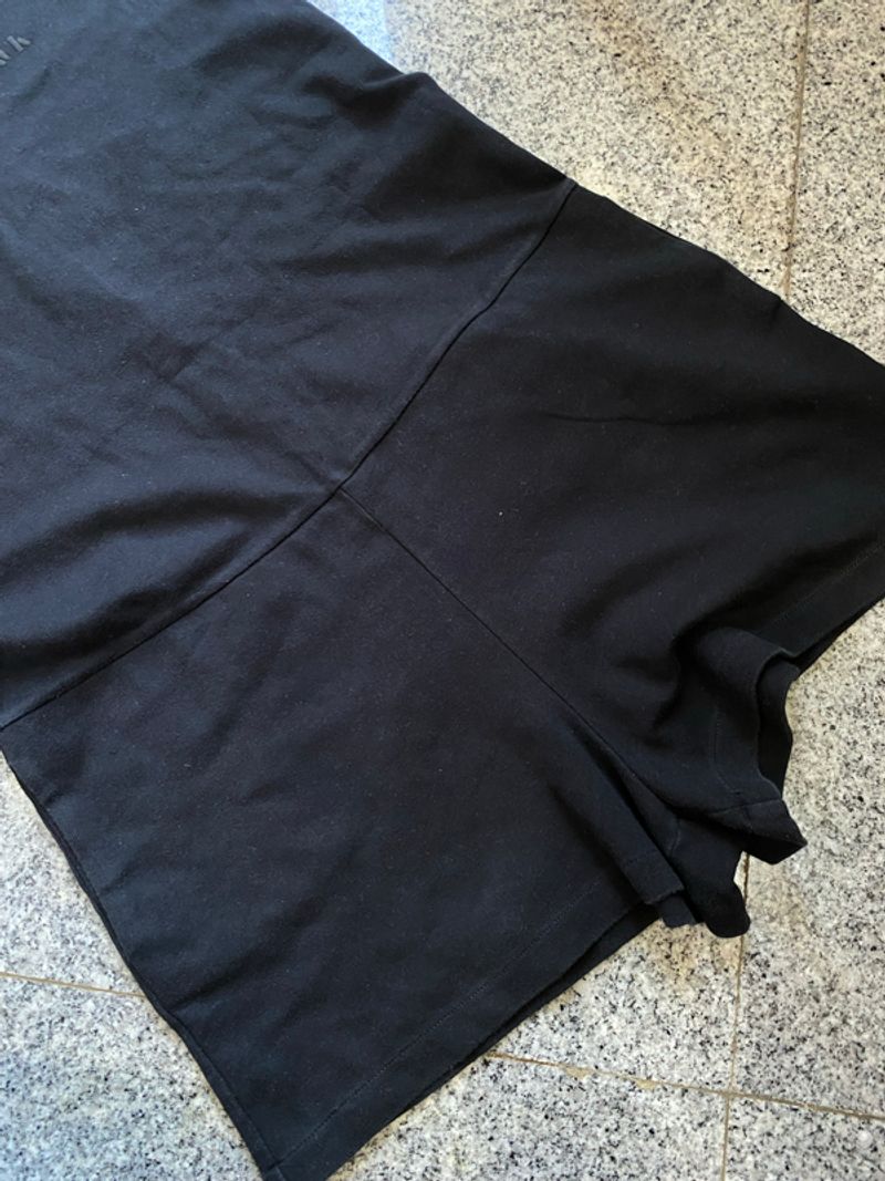 jumpsuit hitam, foto 2