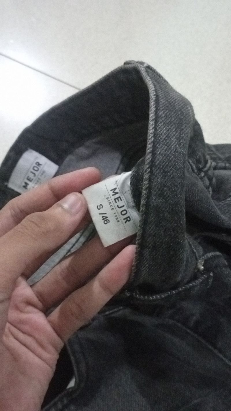 jeans hitam levis, foto 2