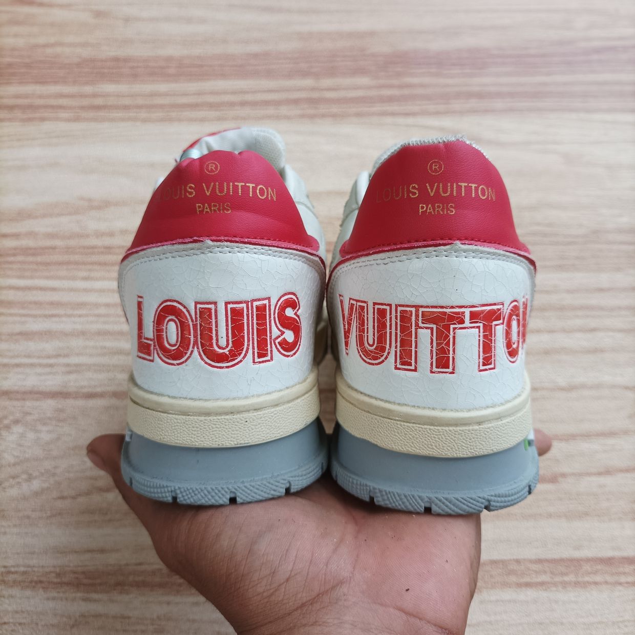 Louis Vuitton Gorpcore Casual Sneakers Pria white red, foto 4