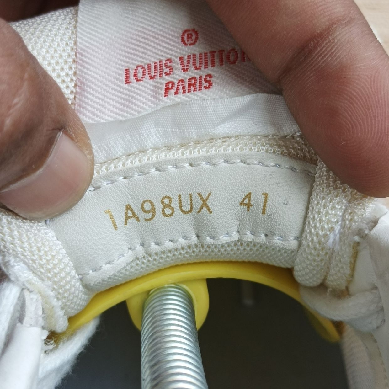Louis Vuitton Gorpcore Casual Sneakers Pria white red, foto 6