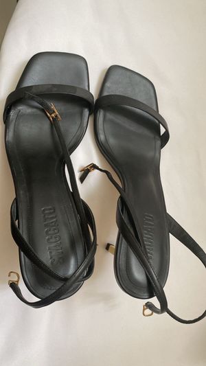 Staccato heels black gold