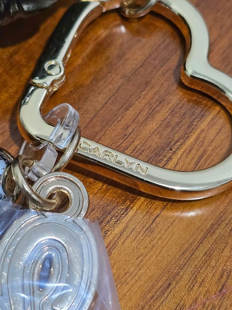 ::NEW:: Carlyn Bag Charm Keyring Keychain, foto 2
