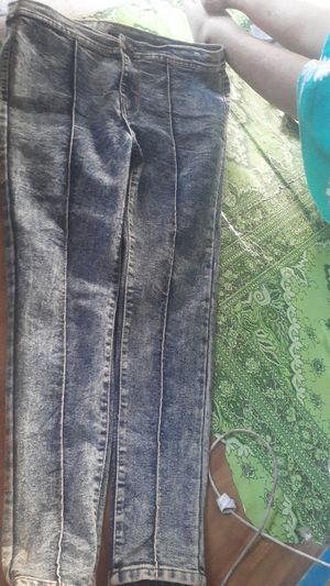 Levis perempuan ukuran 33
