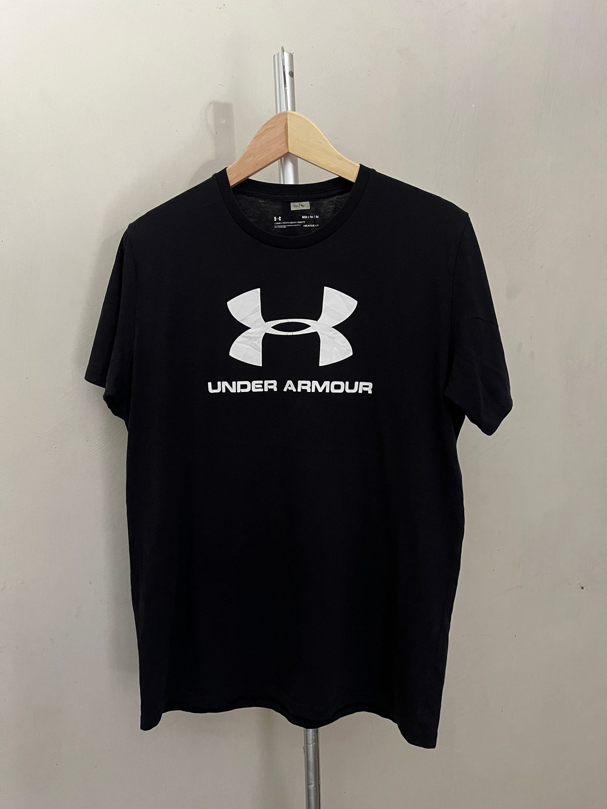 Under Armour Casual T-shirt Pria black