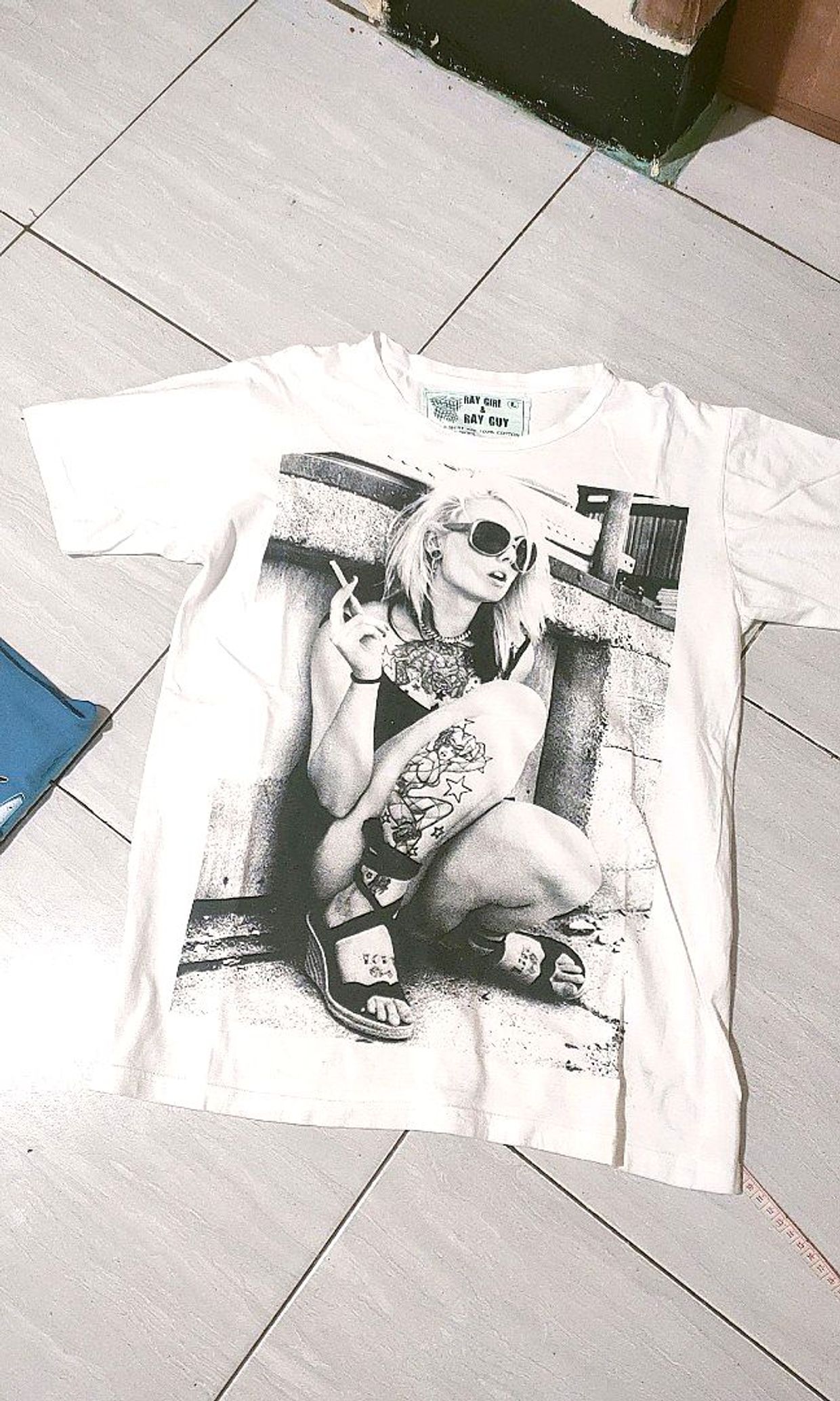 Emo T-shirt Pria white