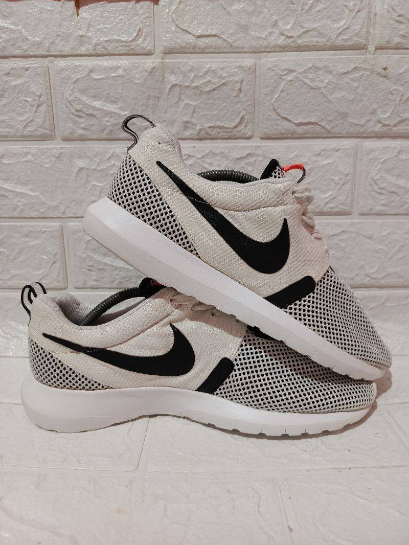nike roshe run breeze white