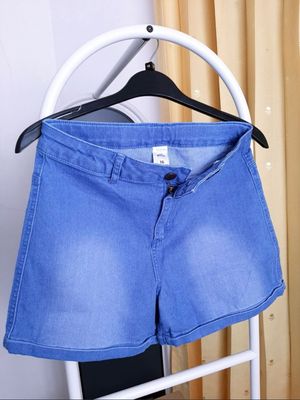 Celana Pendek Hot Pants Jeans Denim Miss Understood