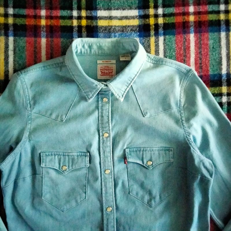 Levis kancing batu, foto 2