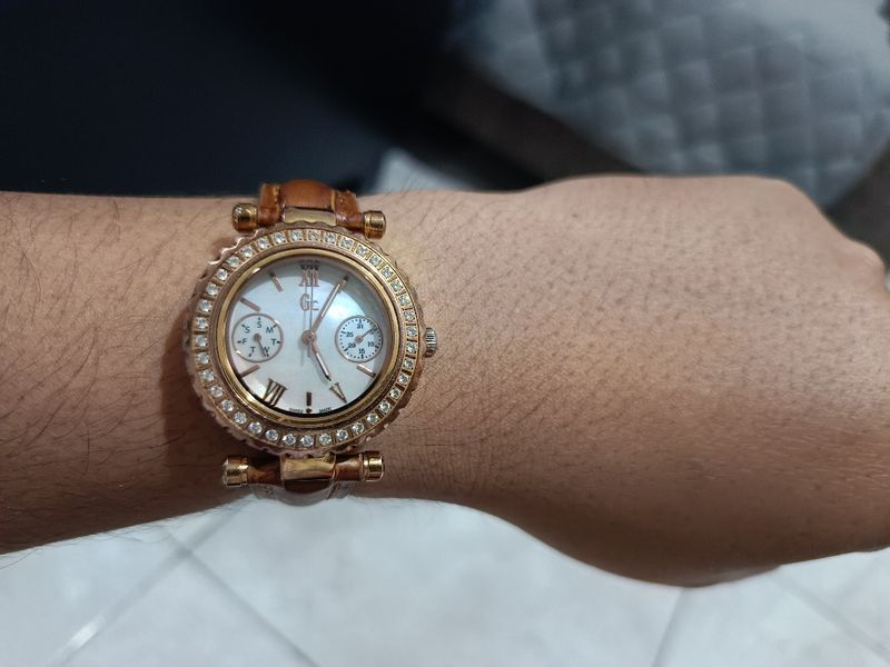 Jam Tangan Guess GC Strap Kulit Brown kondisi normal, foto 2