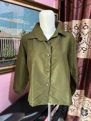 Kemeja crop army full kancing