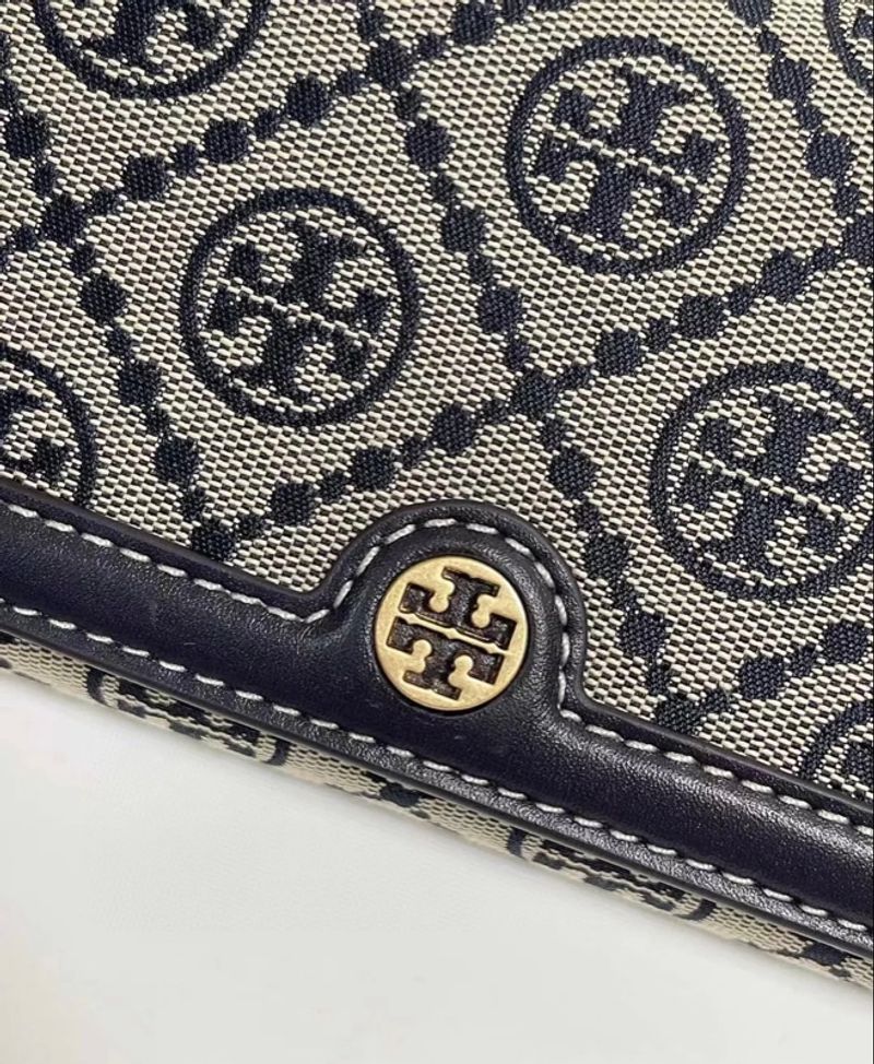 Dompet T Monogram Jacquard Wallet Crossbody Navy, foto 2
