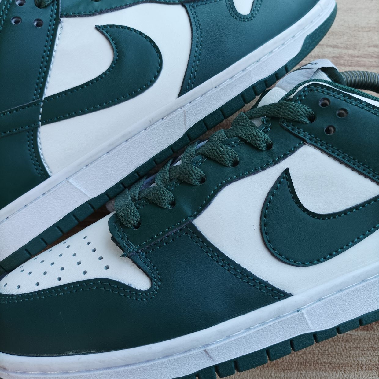Nike Gorpcore Indie Sneakers Pria white green, foto 2