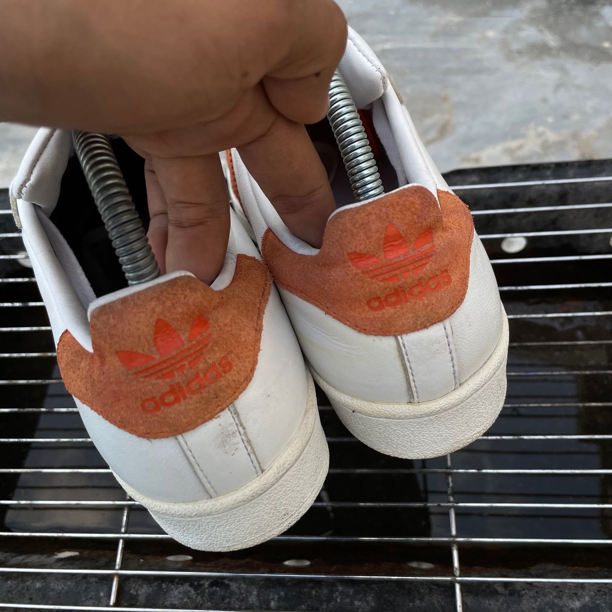 Adidas Gorpcore Casual Sneakers Pria white orange, foto 6