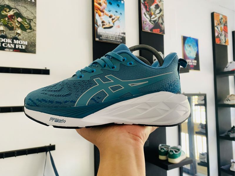 ASICS Novablast 4, foto 3