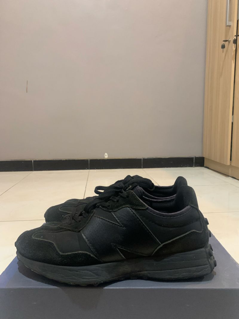New Balance 327 Triple Black, foto 5