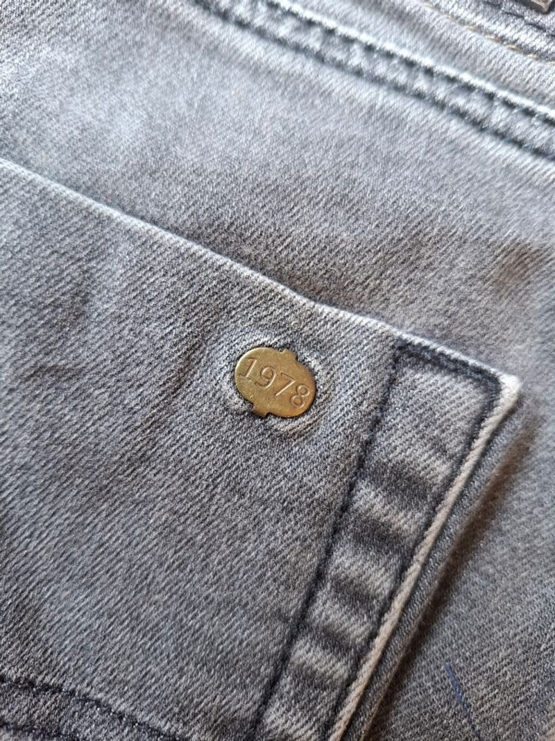 JEANS DEISEL INDUSRTY TEPPHAR SLIM CARROT SIZE 32
LP: 90cm
P, foto 5