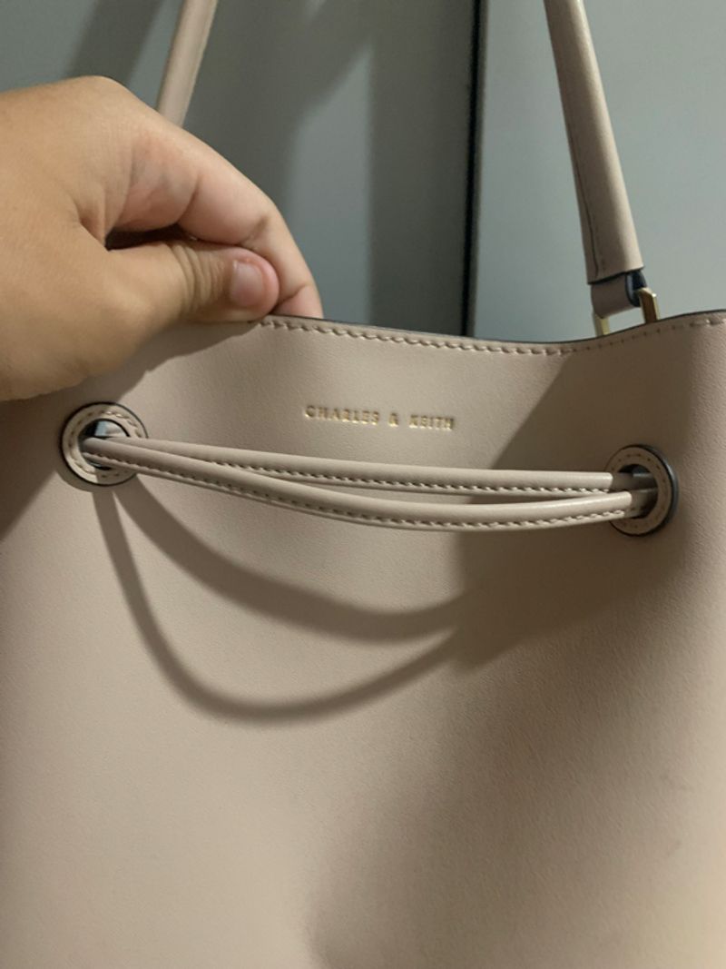 Charles and keith Bucket bag, foto 2
