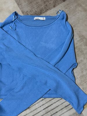 PULL AND BEAR CROP TOP
