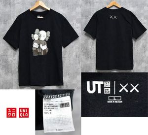 T-SHIRT UNIQLO X KAWS SIZE L - KAWS