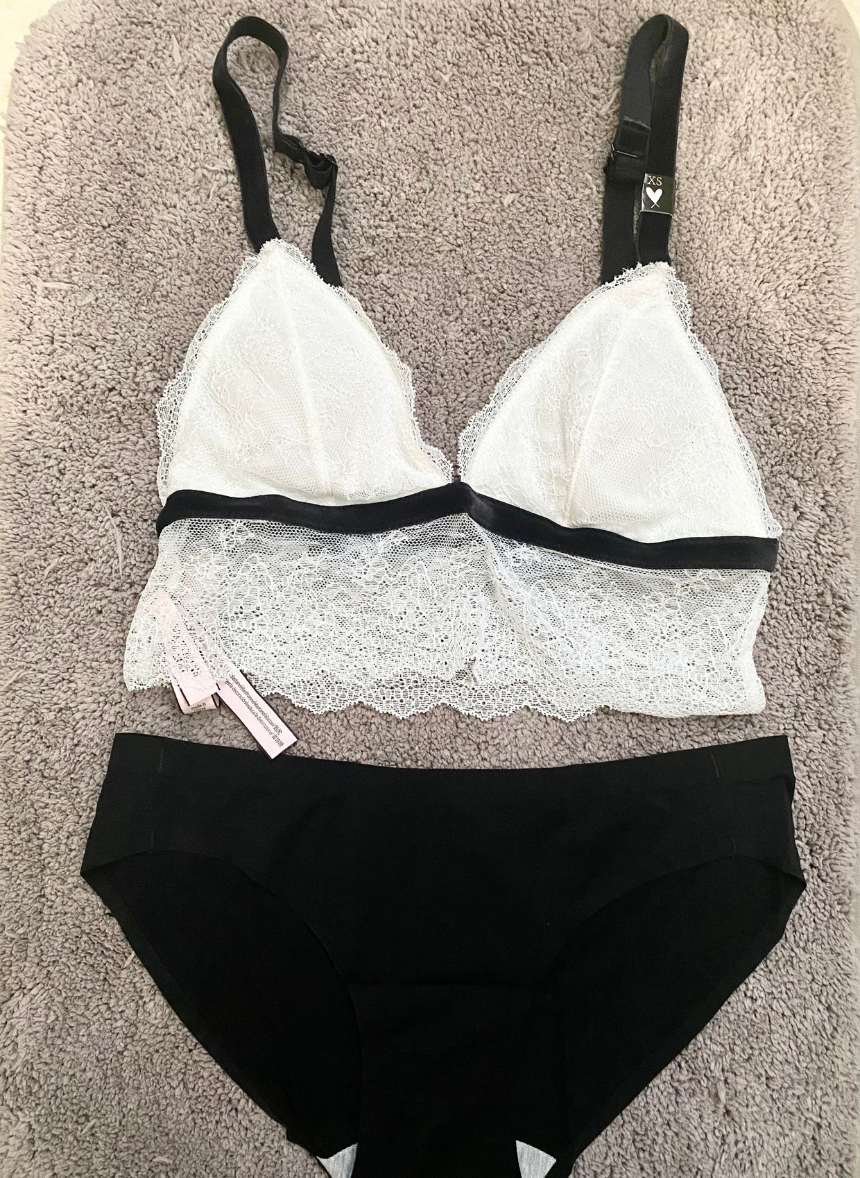Victoria’s Secret Vintage Wanita white