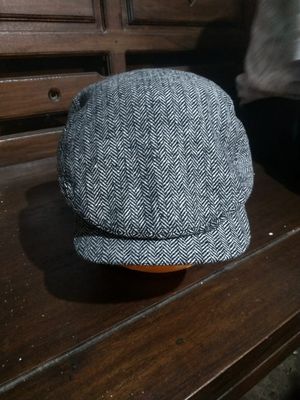Topi Apollo Pierre Balmain