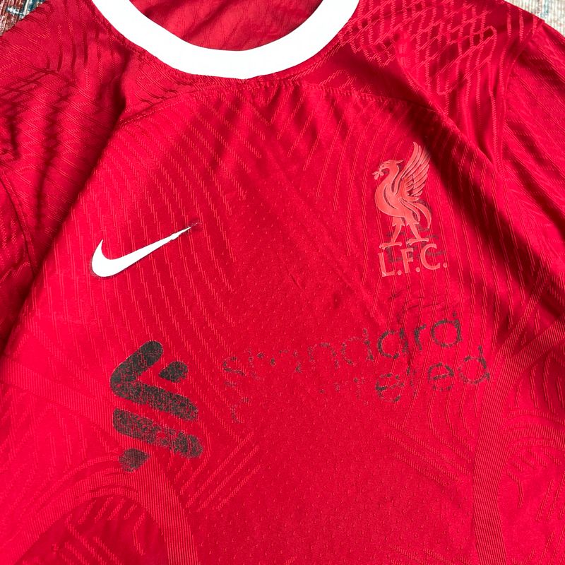Jersey Liverpool 2024, foto 2