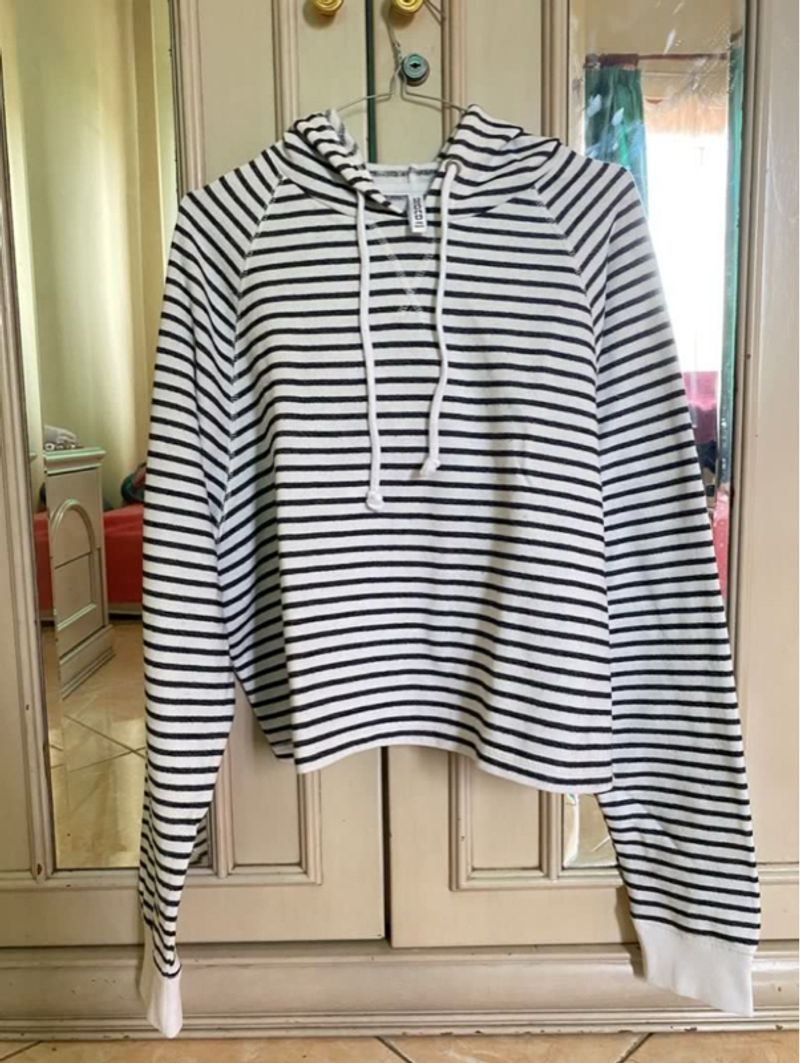 hoodie croptop h&m, foto 2
