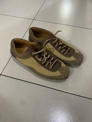 sepatu prada