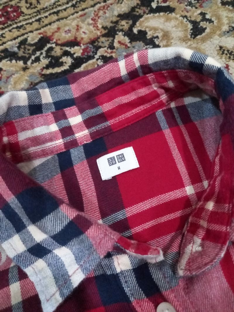 Kemeja Uniqlo, foto 2