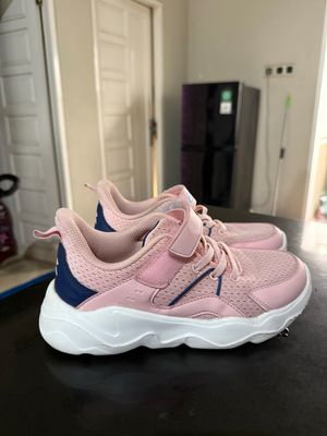 Sepatu pinky