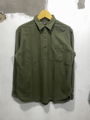 Kemeja Uniqlo Hijau Army