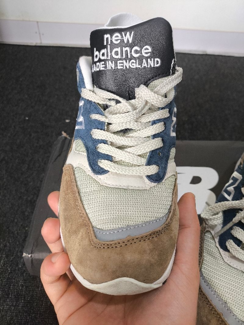 (39) New Balance England 1530, foto 2
