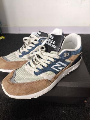 (39) New Balance England 1530