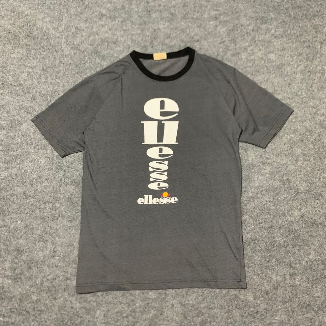 Ellesse Streetwear Sportswear T-shirt Pria black gray
