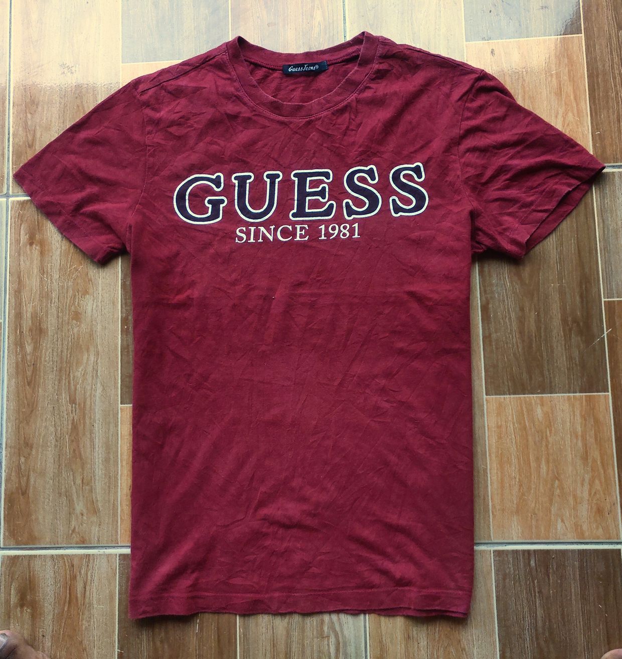 Guess Casual T-shirt Pria burgundy