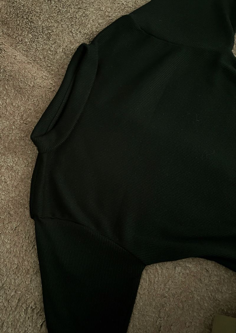 Atasan Hitam Rajut Turtle Neck, foto 3
