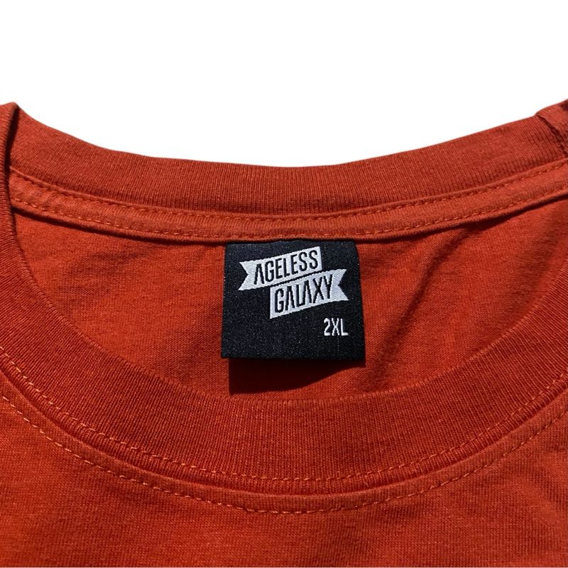 Ageless galaxy script logo reddish brown tee, foto 7