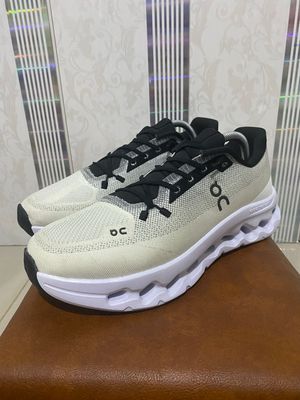 SALE Sepatu Sneakers Sporty On Cloudtilt Black Ivory White