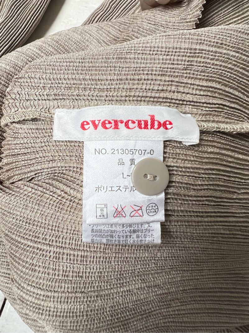 SALE!! Evercube Beige Pleats Cardigan, foto 3