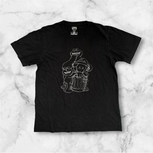 Kaos Uniqlo x Kaws Sesame Street