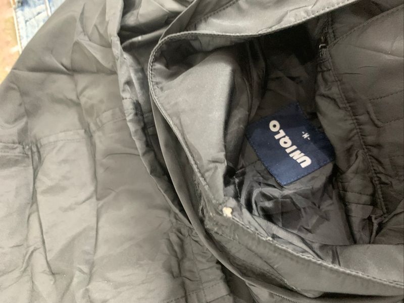 UNIQLO PARKA LIGHTWEIGHT JACKET PARASUT HITAM, foto 4