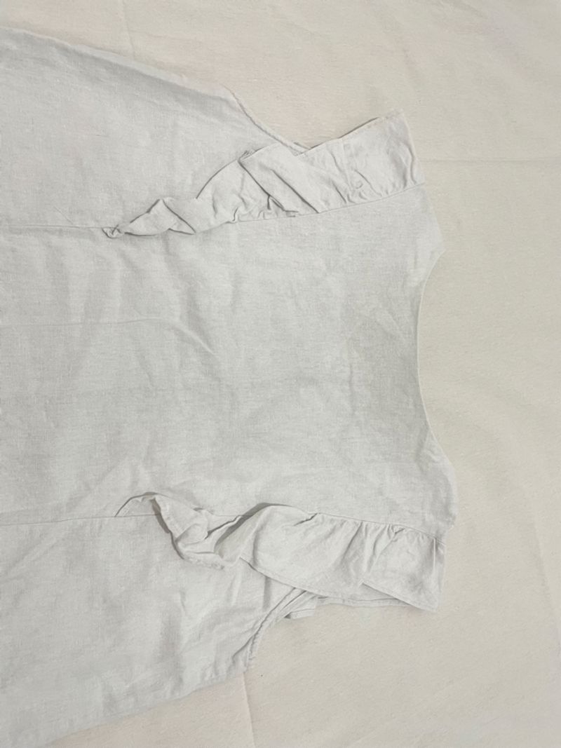 white vest, foto 4