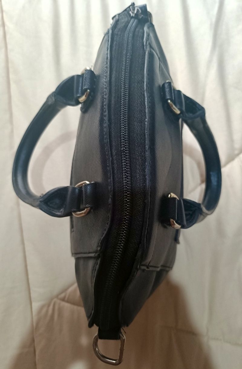 Tas Mungil Hitam, foto 3
