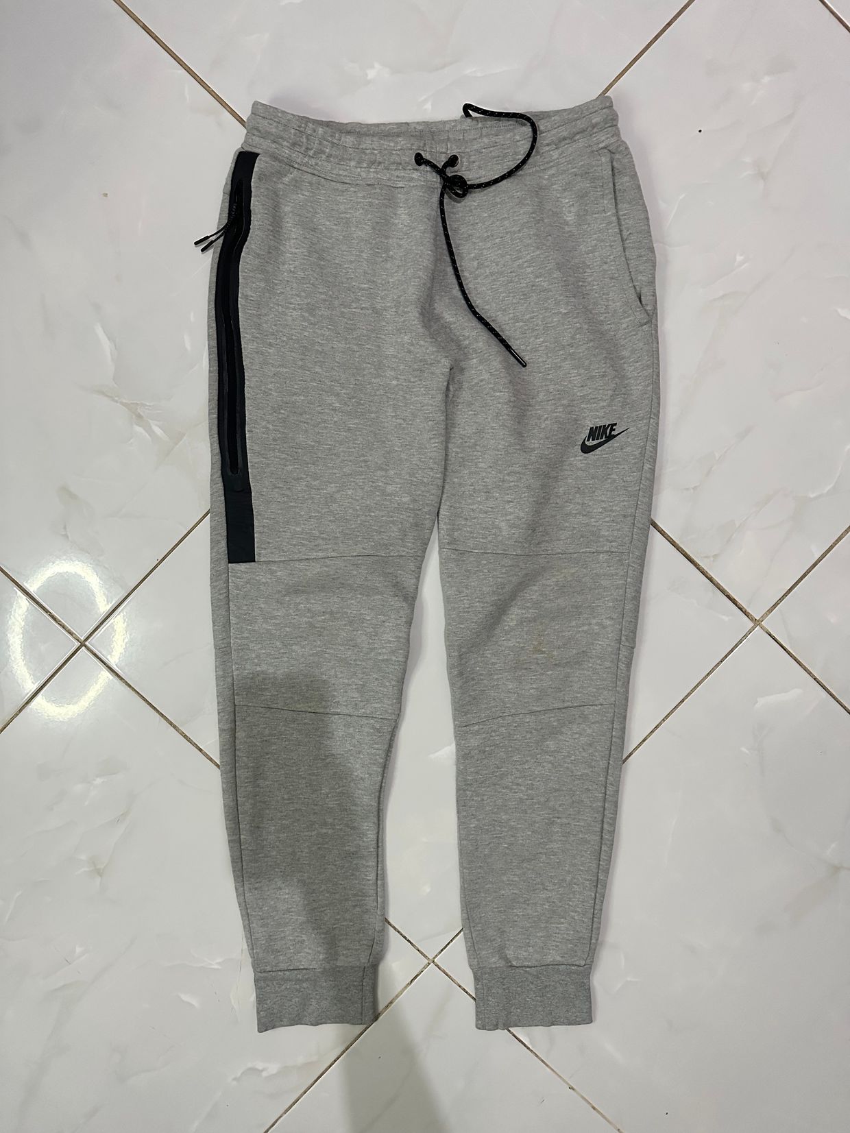 Nike Sportswear Sweatpants & Joggers Pria gray