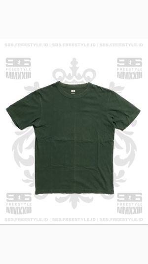 Uniqlo Green Tshit