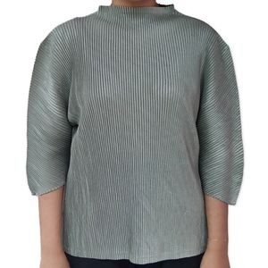 ISSEY MIYAKE
Pleated Longsleeve
Size M