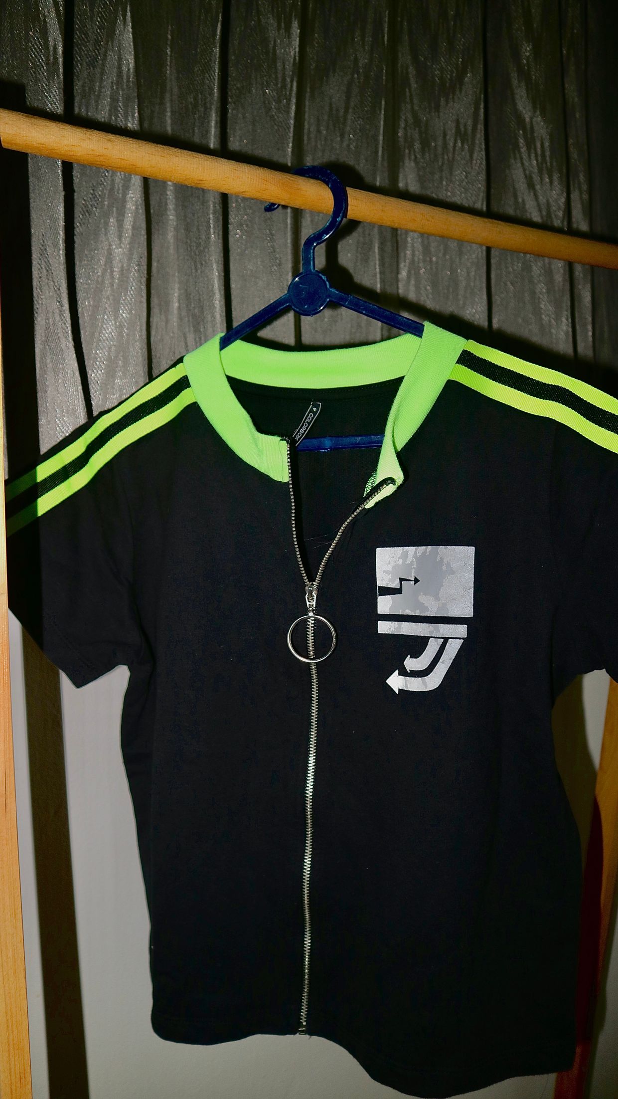 Colorbox Crop top Wanita green black