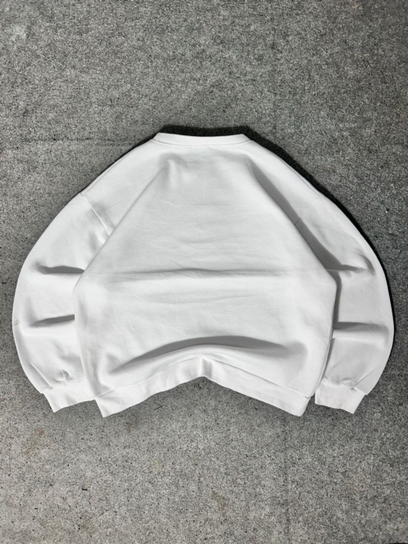 Crewneck Putih Lembut, foto 3