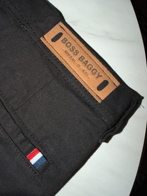 Celana chinos boss baggy